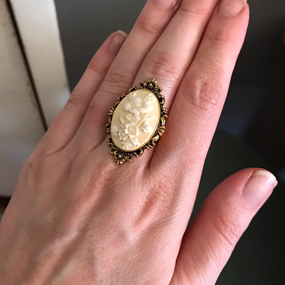 Floral cameo ring on antiqued gold tone ring - Picture 1 of 4